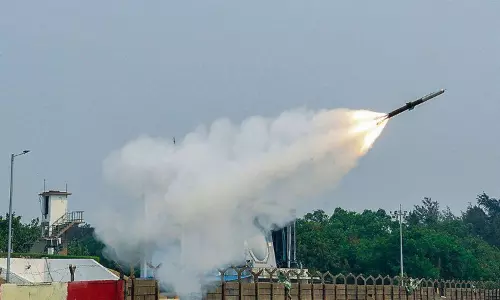 2 ஏவுகணை சோதனைகள் வெற்றி: குறுகிய தூர வான் எல்லையை தாக்கும்