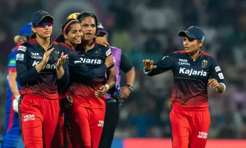 தொடர் தோல்விகளால் தவிக்கும் பெங்களூரு...முதல் வெற்றியை பதிவு செய்யுமா..? - உ.பி. அணியுடன் இன்று மோதல்...!