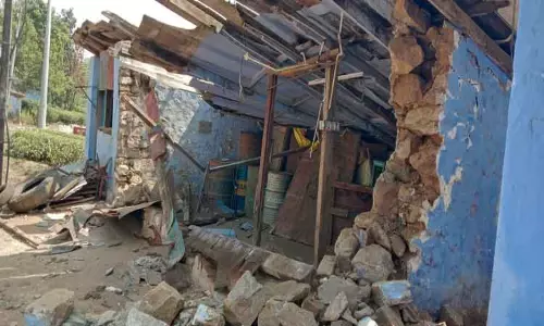 ரேஷன் கடையை உடைத்து காட்டு யானை அட்டகாசம்