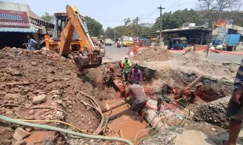 குடிநீர் குழாயில் 3 இடங்களில் உடைப்பு