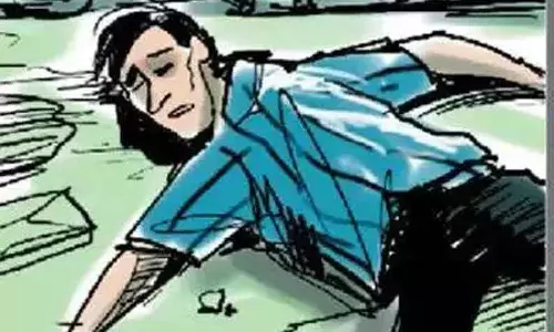 ரெயில் முன் பாய்ந்து தொழிலாளி தற்கொலை