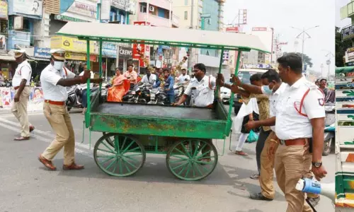 விழுப்புரத்தில்போக்குவரத்திற்கு இடையூறாக இருந்த நடைபாதை கடைகள் அகற்றம்