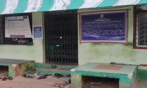 வட்டார போக்குவரத்து, பத்திரப்பதிவு அலுவலகங்களில் லஞ்ச ஒழிப்பு துறை போலீசார் திடீர் சோதனை வட்டார போக்குவரத்து, பத்திரப்பதிவு அலுவலகங்களில் லஞ்ச ஒழிப்பு துறை போலீசார் திடீர் சோதனை