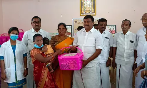 விளாத்திகுளம், புதூரில்159 தாய்மார்களுக்கு ஊட்டச்சத்து பெட்டகம் விளாத்திகுளம், புதூரில்159 தாய்மார்களுக்கு ஊட்டச்சத்து பெட்டகம்