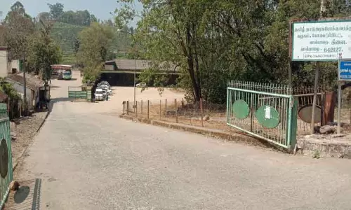 வால்பாறையில் பயன்படாத பஸ் நிலைய வளாகத்தில் வட்டார போக்குவரத்து அலுவலகம் அமைக்கப்படுமா?-பொதுமக்கள் எதிர்பார்ப்பு