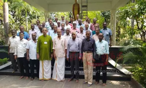 முன்னாள் மாணவர்கள் சந்திப்பு நிகழ்ச்சி