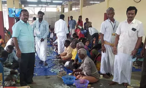 மேல்மலையனூர்அங்காளபரமேஸ்வரி அம்மன் கோவிலில் உண்டியல் திறப்புரூ.1 கோடி காணிக்கை வசூல் மேல்மலையனூர்அங்காளபரமேஸ்வரி அம்மன் கோவிலில் உண்டியல் திறப்புரூ.1 கோடி காணிக்கை வசூல்