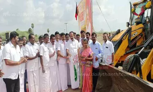 திருச்சுழி தொகுதியில் கண்மாய் தூர்வாரும் பணி திருச்சுழி தொகுதியில் கண்மாய் தூர்வாரும் பணி