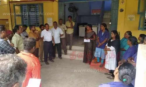 பேரூராட்சி அலுவலகங்கள் முன்பு ஊழியர்கள் ஆர்ப்பாட்டம்