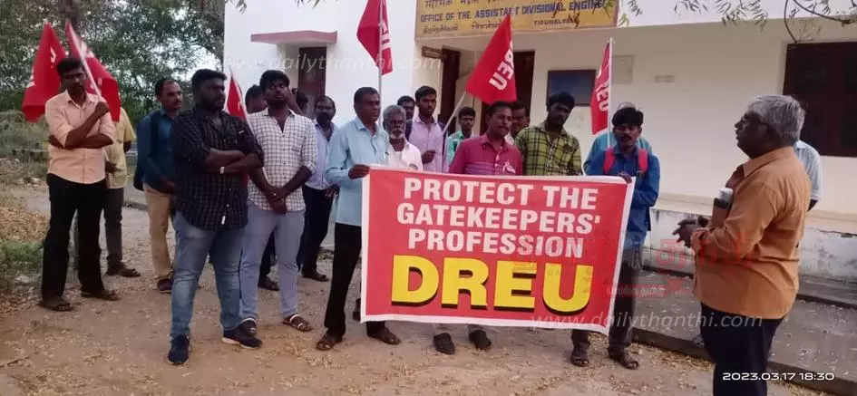 ரெயில்வே ஊழியர்கள் ஆர்ப்பாட்டம் ரெயில்வே ஊழியர்கள் ஆர்ப்பாட்டம்