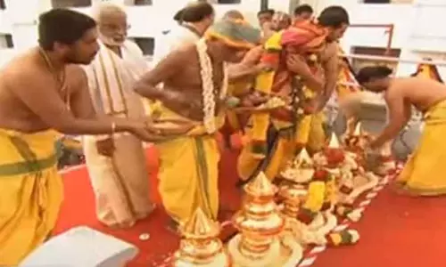 சென்னையில் பத்மாவதி தாயார் கோவில் கும்பாபிஷேகம் - அதிகாலை முதலே ஏராளமான பக்தர்கள் தரிசனம் சென்னையில் பத்மாவதி தாயார் கோவில் கும்பாபிஷேகம் - அதிகாலை முதலே ஏராளமான பக்தர்கள் தரிசனம்