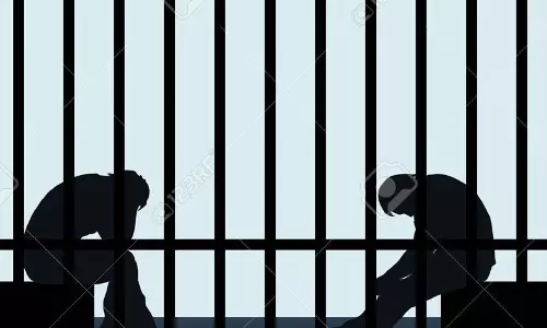 செல்போன்களை பதுக்கிய 10 கைதிகள் மீது வழக்கு