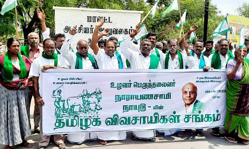 நாமக்கல் கலெக்டர் அலுவலகம் முன்பு விவசாயிகள் சங்கத்தினர் ஆர்ப்பாட்டம்