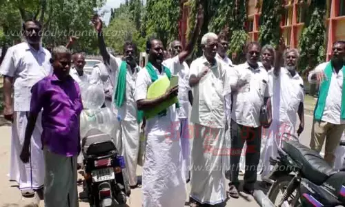 கூட்டத்தை புறக்கணித்து விவசாயிகள் வெளிநடப்பு