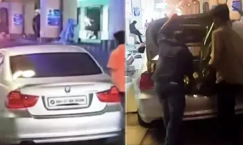 ஜி20 மாநாடு அலங்காரத்திற்கு வைக்கப்பட்டிருந்த பூந்தோட்டிகளை பிஎம்டபுள்யூ காரில் திருடி சென்ற இளைஞர்கள்...! ஜி20 மாநாடு அலங்காரத்திற்கு வைக்கப்பட்டிருந்த பூந்தோட்டிகளை பிஎம்டபுள்யூ காரில் திருடி சென்ற இளைஞர்கள்...!