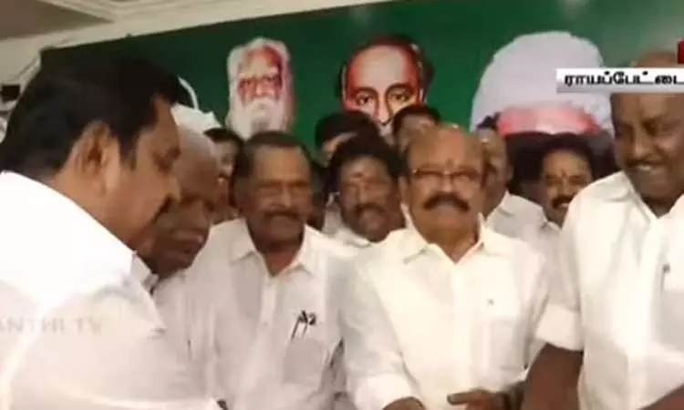 அதிமுக பொதுச்செயலாளர் தேர்தல்: எடப்பாடி பழனிசாமி வேட்பு மனு தாக்கல் அதிமுக பொதுச்செயலாளர் தேர்தல்: எடப்பாடி பழனிசாமி வேட்பு மனு தாக்கல்