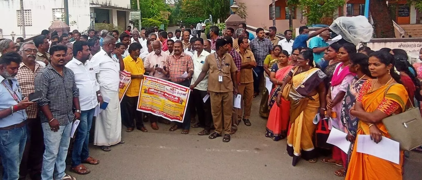 மேற்பார்வை பொறியாளர் அலுவலகம் முன்புதொழிற்சங்கங்களின் கூட்டுக்குழுவினர் வாயிற்கூட்டம் மேற்பார்வை பொறியாளர் அலுவலகம் முன்புதொழிற்சங்கங்களின் கூட்டுக்குழுவினர் வாயிற்கூட்டம்