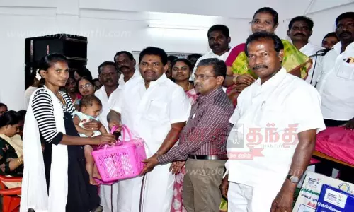 127 கர்ப்பிணி பெண்களுக்கு சத்துணவு பெட்டகம்; அமைச்சர் அனிதா ராதா கிருஷ்ணன் வழங்கினார்