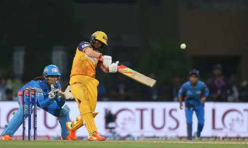 பெண்கள் பிரிமீயர் லீக்: உ.பி.அணி திரில் வெற்றி...முதல் தோல்வியை சந்தித்த மும்பை...!