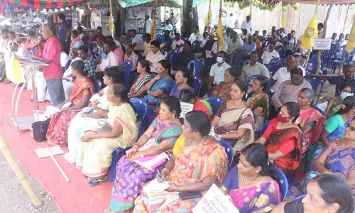 கடலூரில்தொடக்கப்பள்ளி ஆசிரியர் கூட்டணியினர் உண்ணாவிரதம்20 அம்ச கோரிக்கைகளை வலியுறுத்தி நடந்தது