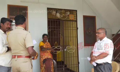 சீட்டு நடத்தி நஷ்டம் அடைந்ததால் விற்ற வீட்டை உரிமையாளரின் மனைவி உடைப்பு இருதரப்பினரும் தகராறில் ஈடுபட்டதால் பரபரப்பு சீட்டு நடத்தி நஷ்டம் அடைந்ததால் விற்ற வீட்டை உரிமையாளரின் மனைவி உடைப்பு இருதரப்பினரும் தகராறில் ஈடுபட்டதால் பரபரப்பு