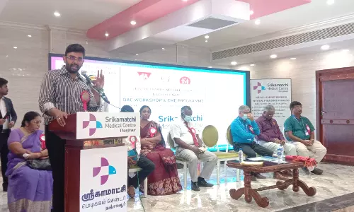 தங்களது குடும்பத்தினரை போல் நோயாளிகளுக்கு டாக்டர்கள் சிகிச்சை அளிக்க வேண்டும்