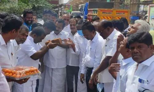 ரூ.12 லட்சத்தில் பயணிகள் நிழற்குடை