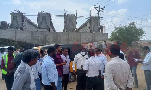 மேம்பால பணிகளை அதிகாரிகள் ஆய்வு