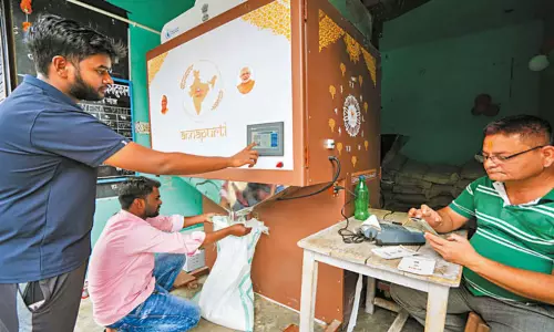 உத்தரபிரதேசத்தில் ரேஷன் பொருட்கள் வழங்க உணவு தானிய ஏ.டி.எம். உத்தரபிரதேசத்தில் ரேஷன் பொருட்கள் வழங்க உணவு தானிய ஏ.டி.எம்.