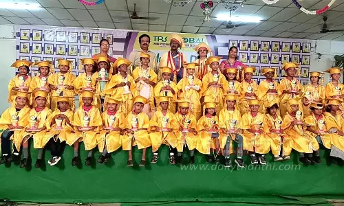 அரக்கோணம் டி.ஆர்.எஸ். குளோபல் பப்ளிக் பள்ளியில்மழலையர்களுக்கு பட்டமளிப்பு விழா அரக்கோணம் டி.ஆர்.எஸ். குளோபல் பப்ளிக் பள்ளியில்மழலையர்களுக்கு பட்டமளிப்பு விழா