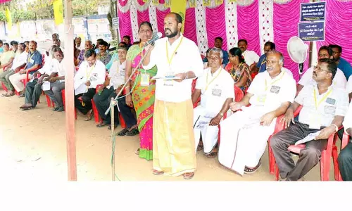 தொடக்கப் பள்ளி ஆசிரியர்கள் உண்ணாவிரத போராட்டம்