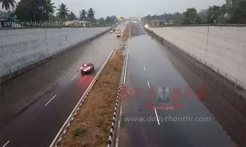 பெங்களூரு-மைசூரு விரைவுச்சாலையில் தண்ணீர் தேங்கியது பெங்களூரு-மைசூரு விரைவுச்சாலையில் தண்ணீர் தேங்கியது