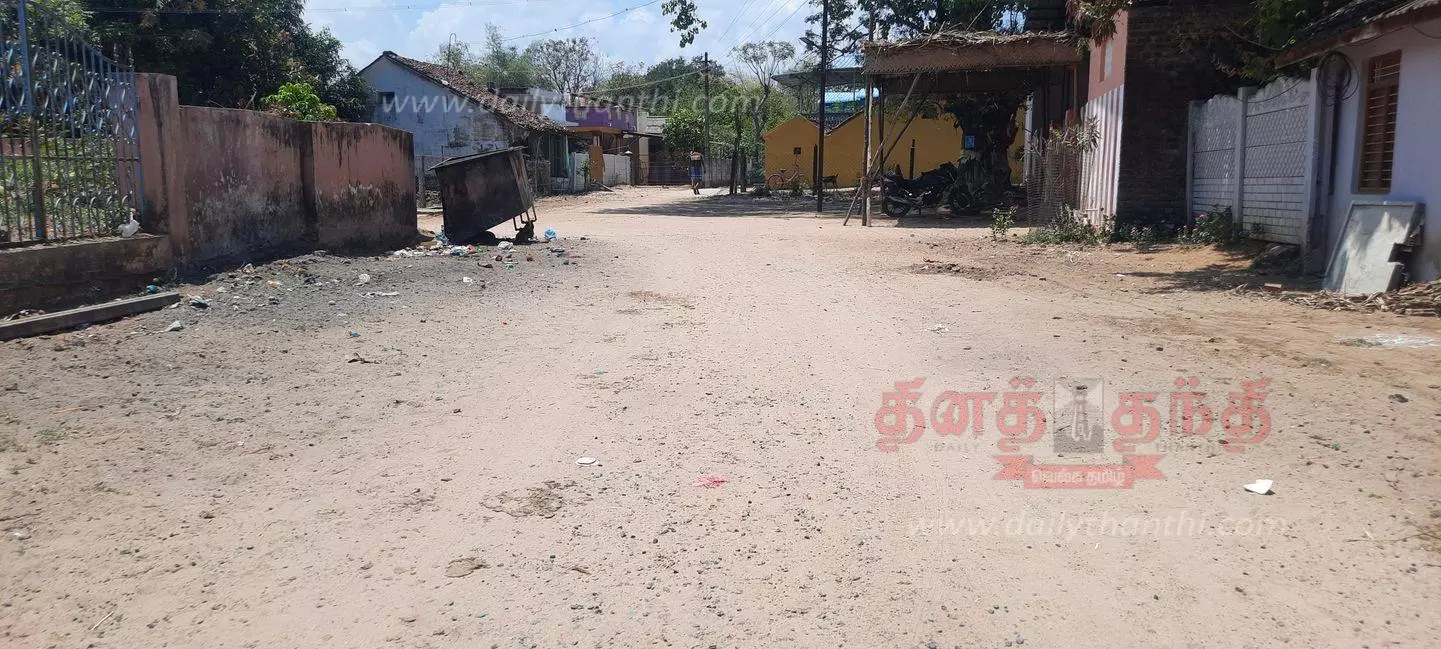 சேதமடைந்த சாலையை சீரமைக்க வேண்டும் சேதமடைந்த சாலையை சீரமைக்க வேண்டும்