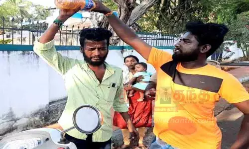 கலெக்டர் வீட்டு முன்பு என்ஜினீயர் தீக்குளிக்க முயற்சி கலெக்டர் வீட்டு முன்பு என்ஜினீயர் தீக்குளிக்க முயற்சி