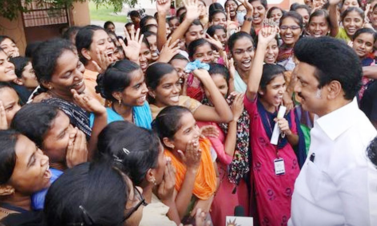 புதுமைப்பெண் திட்டத்தின் கீழ் 2 லட்சத்து 20 ஆயிரம் மாணவிகள் பயன்