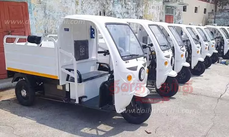 குப்பைகளை சேகரிக்க புதிய பேட்டரி வாகனங்கள் குப்பைகளை சேகரிக்க புதிய பேட்டரி வாகனங்கள்