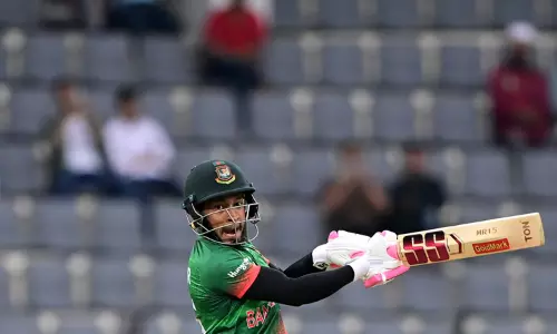 ரஹீம் அதிரடி சதம்; அயர்லாந்துக்கு 350 ரன் இமாலய இலக்கு நிர்ணயித்த வங்கதேசம்...! ரஹீம் அதிரடி சதம்; அயர்லாந்துக்கு 350 ரன் இமாலய இலக்கு நிர்ணயித்த வங்கதேசம்...!