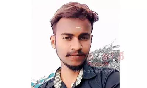 மரத்தில் மோட்டார் சைக்கிள் மோதி வாலிபர் பலி