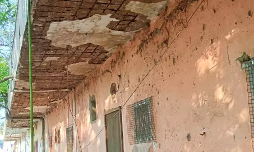 பராமரிப்பு இல்லாத நகராட்சி வணிக வளாக கடைகளை சீரமைக்க நடவடிக்கை எடுக்கப்படுமா?