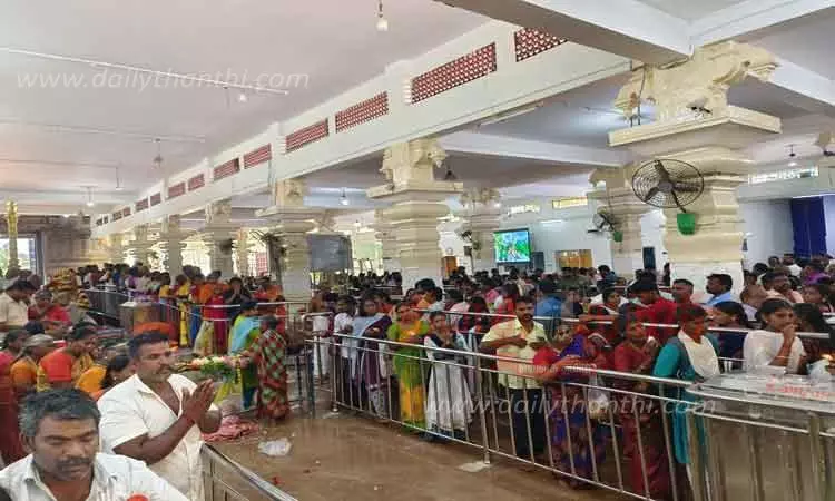 அமாவாசையையொட்டி ஆனைமலை மாசாணியம்மன் கோவிலில் சிறப்பு வழிபாடு-ஏராளமான பக்தர்கள் தரிசனம் அமாவாசையையொட்டி ஆனைமலை மாசாணியம்மன் கோவிலில் சிறப்பு வழிபாடு-ஏராளமான பக்தர்கள் தரிசனம்