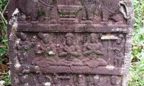 14-ம் நூற்றாண்டில் செதுக்கப்பட்ட கல்வெட்டு கண்டெடுப்பு 14-ம் நூற்றாண்டில் செதுக்கப்பட்ட கல்வெட்டு கண்டெடுப்பு