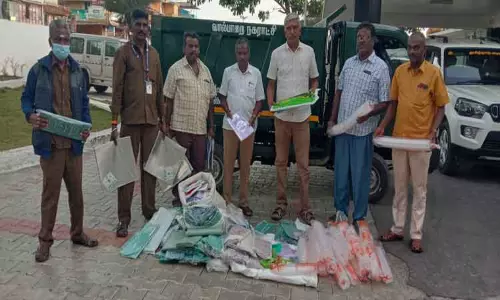 வால்பாறையில் 50 கிலோ பிளாஸ்டிக் பொருட்கள் பறிமுதல்