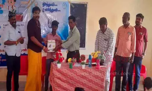 மாணவர்களுக்கு பரிசு மாணவர்களுக்கு பரிசு