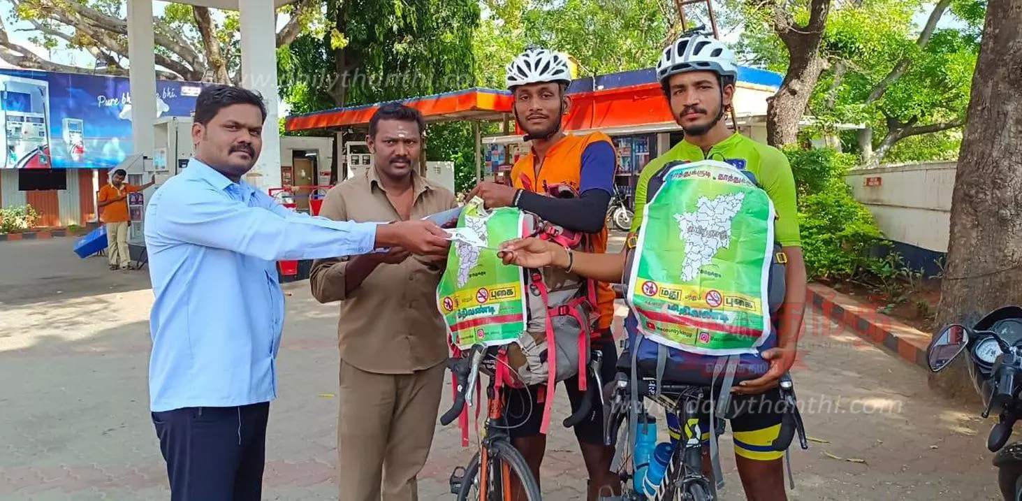 2,500 கிலோமீட்டர் சைக்கிளில் பயணம் செய்யும் மாணவர்கள் 2,500 கிலோமீட்டர் சைக்கிளில் பயணம் செய்யும் மாணவர்கள்