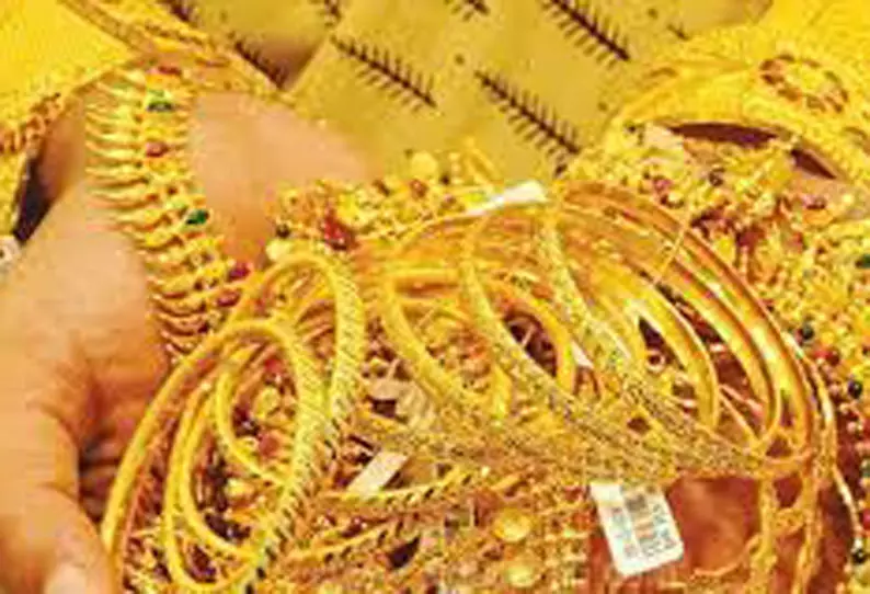 மும்பையில் தங்கம் விலை ஒரே நாளில் பவுனுக்கு ரூ.696 குறைவு