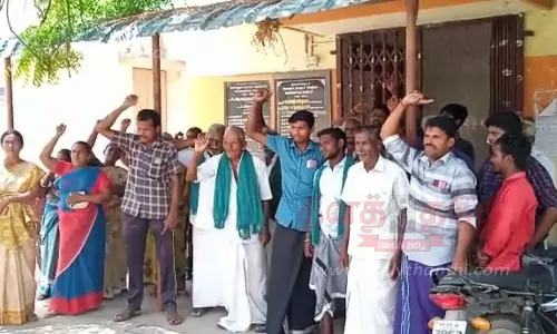 சிப்காட்டுக்கு எதிராக தீர்மானம் நிறைவேற்றகோரிவளையப்பட்டி ஊராட்சி அலுவலகம் முன் பொதுமக்கள் போராட்டம்