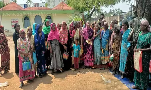 சிறப்பு கிராமசபை கூட்டத்தில் பெண்கள் திடீர் போராட்டம்