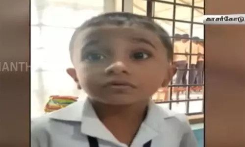 என் பென்சில் பாக்ஸை உடைச்சிட்டான்... அவனுக்கு டிசி கொடுங்க... - தலைமை ஆசிரியரிடம் கோரிக்கை வைத்த 1-ம் வகுப்பு மாணவன் என் பென்சில் பாக்ஸை உடைச்சிட்டான்... அவனுக்கு டிசி கொடுங்க... - தலைமை ஆசிரியரிடம் கோரிக்கை வைத்த 1-ம் வகுப்பு மாணவன்