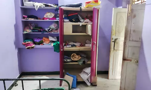 வீடுகளின் பூட்டை உடைத்து நகை-பணம் திருட்டு