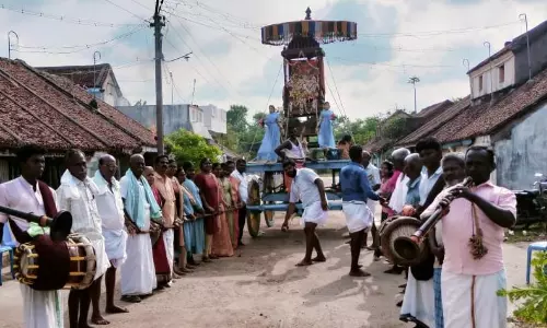 அகலூர் ஆதீஸ்வரசுவாமி கோவிலில் தேர்திருவிழா